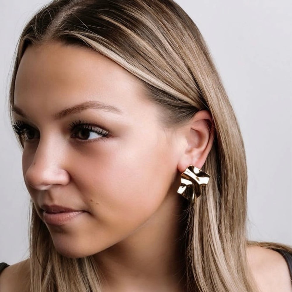 EMMA - 18k Gold-Plated Moved Rectangle Earrings | High-Polish & Sophisticated Statement Jewelry - Enkanta