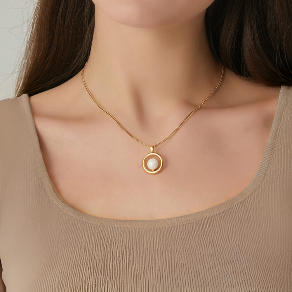 MOON - 18k Gold-Plated Pearl Circle Pendant Necklace | Minimalist & Elegant Hypoallergenic Jewelry - Enkanta