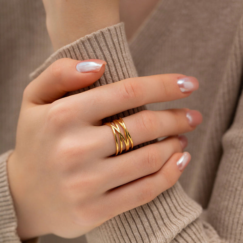 HANNA - 18k Gold-Plated Criss-Cross Ring | Adjustable Elegant & Modern Statement Jewelry - Enkanta