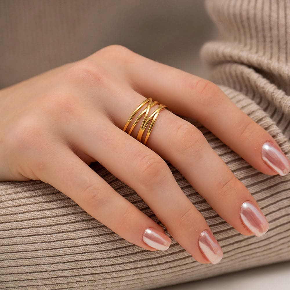 HANNA - 18k Gold-Plated Criss-Cross Ring | Adjustable Elegant & Modern Statement Jewelry - Enkanta